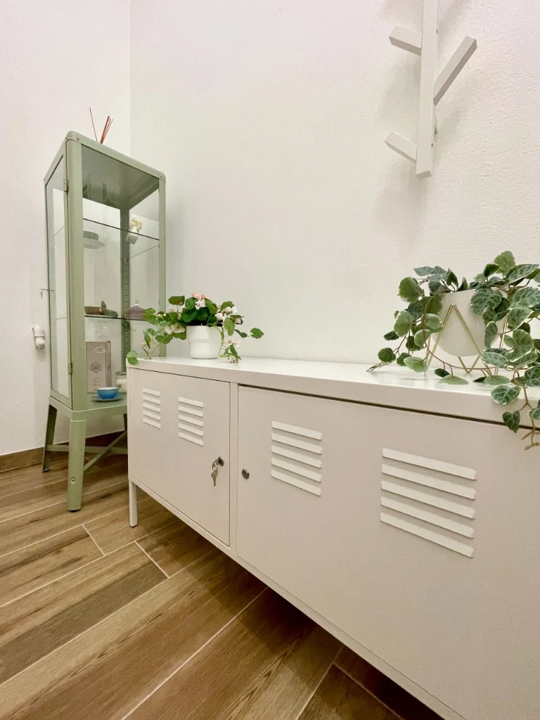 Dettaglio dell'ambiente riservato e curato dello studio di psicologia a Brescia